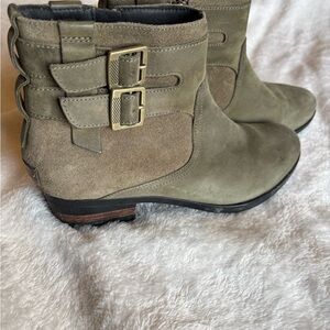 Stylish Women's Sorel Ankle Boots in Olive Green